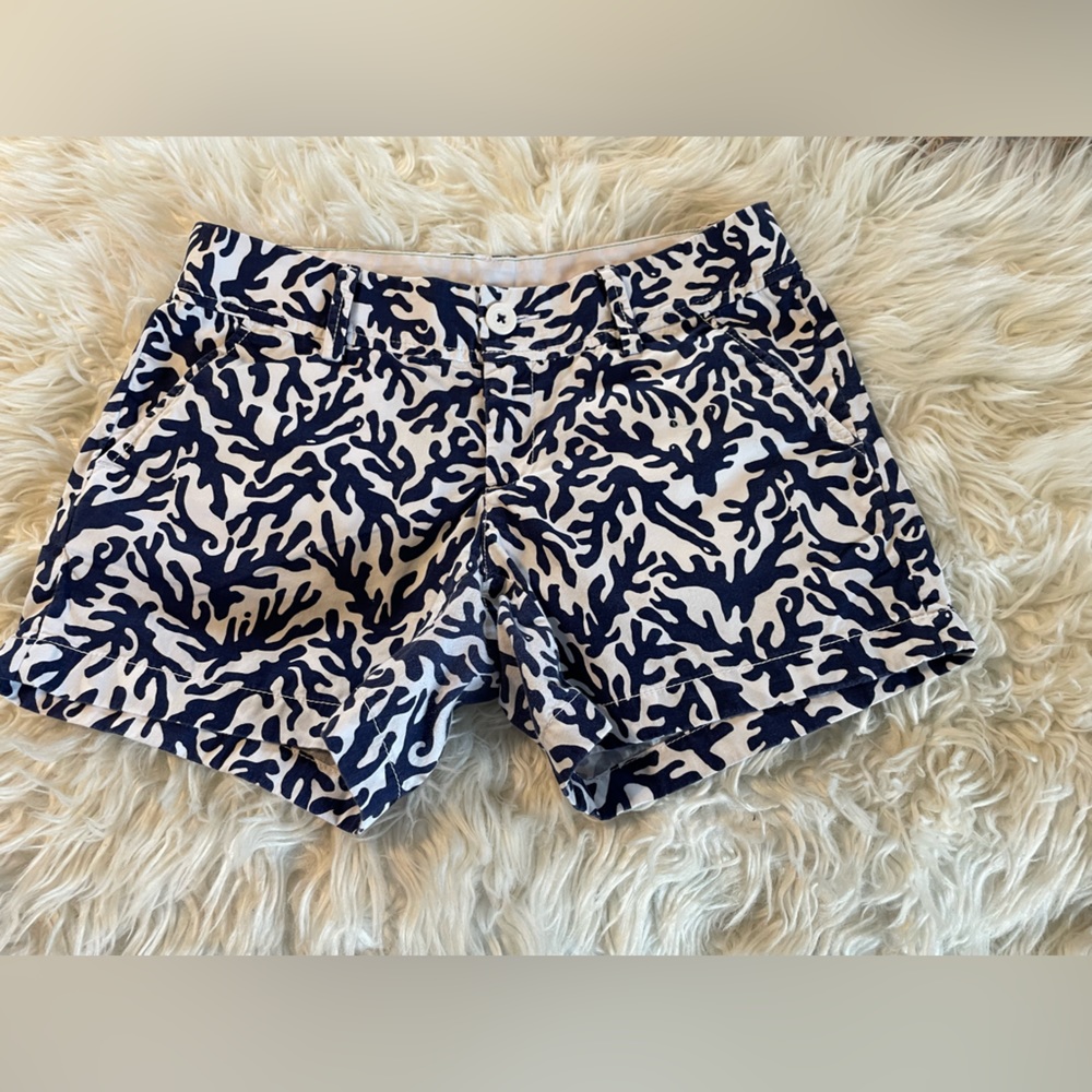 Women’s Lilly Pulitzer “The Callahan” Navy and White Reef Shorts-Size 4